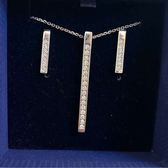 Swarovski necklace and earrings set